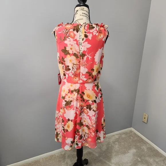 Vince Camuto Sleeveless Floral Chiffon V-Neck Fit & Flare Dress Size 6 NWT - Picture 5 of 12